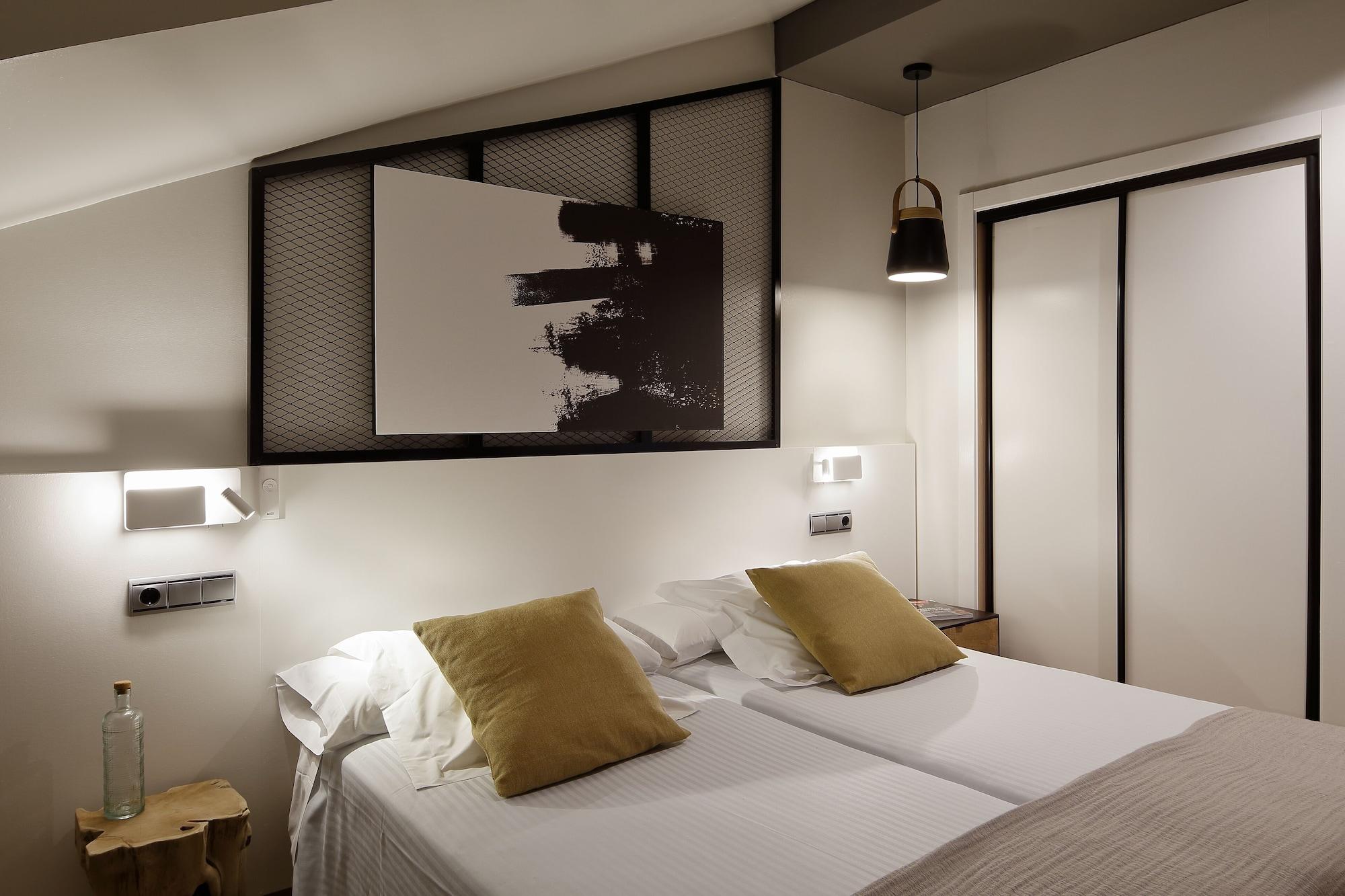 Marques, Blue Hotel