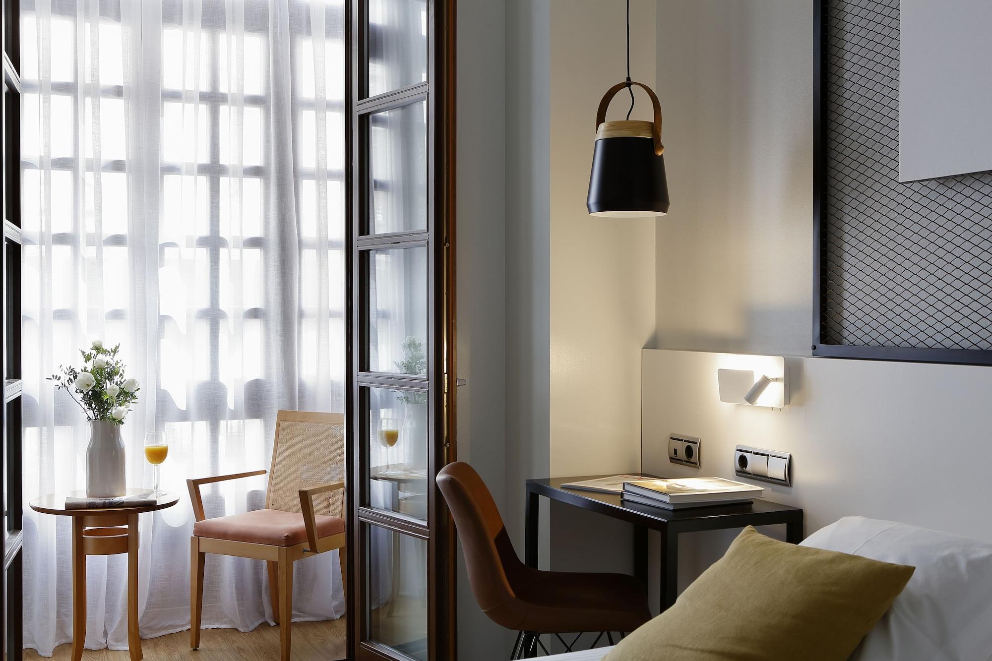 Marques, Blue Hotel