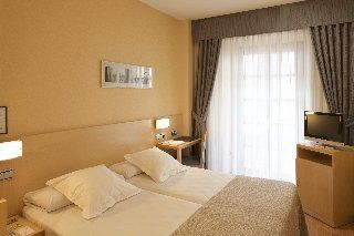 Marques, Blue Hotel